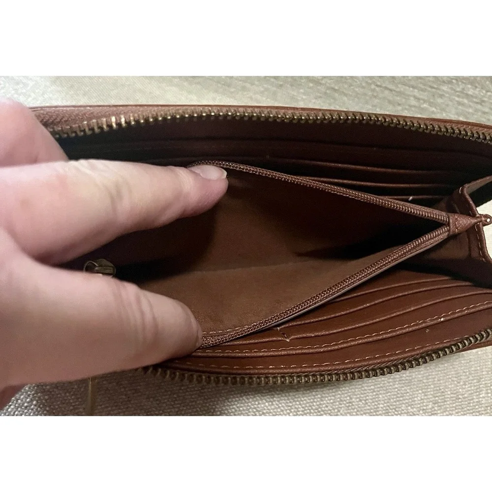 Fossil Brown Leather Wristlet Wallet Zip Around Purse Credit Cards Travel 137623